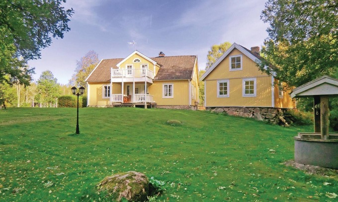 Gullabo House | 2 bedroom pet friendly home in Gullabo