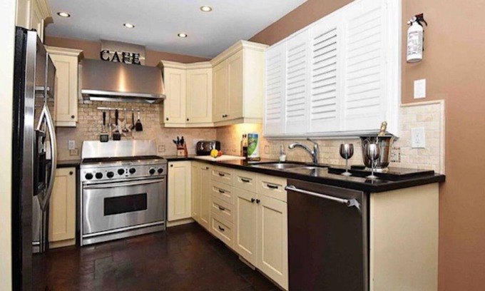 Scarborough House | 2 Bedroom plus Office Executive Bungalow in West Rouge