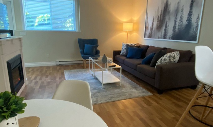 Upper Ten Oaks House | 2 bedroom private Ledgeview mountain suite