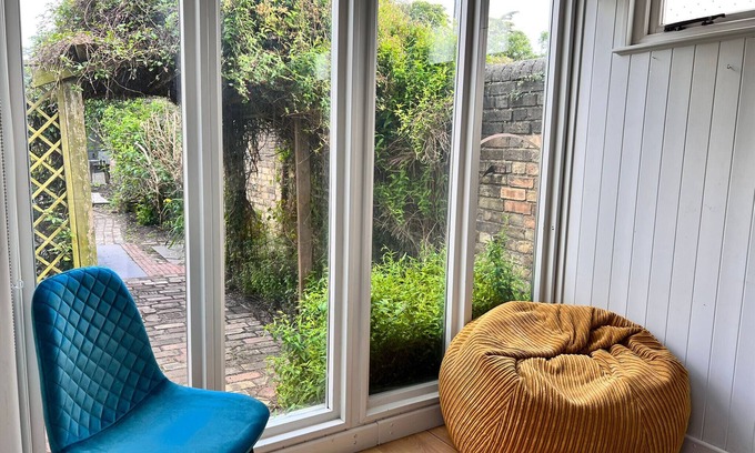 Cambridge House | 2 bedroom Quirky House in Cambridge with garden and parking