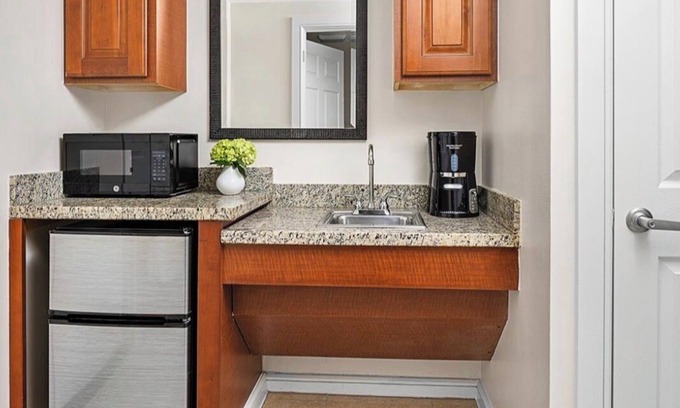 Williamsburg Resort | 2-bedroom resort in fantastic Orlando! Golf course on site!