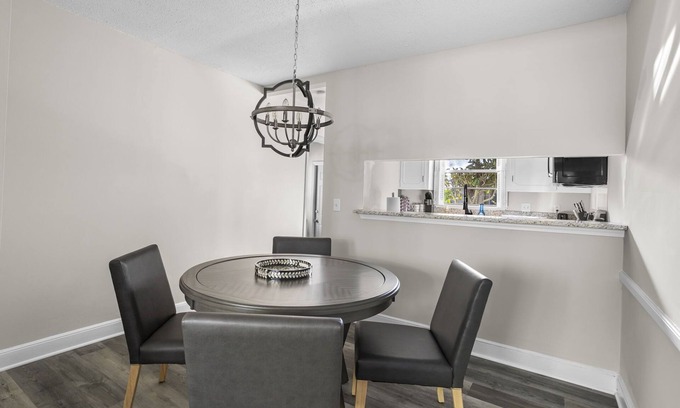 Forest Acres House | 2 Bedroom - Safe & Convenient