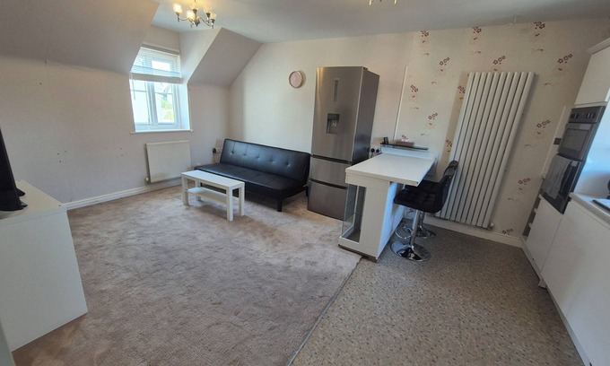 Bury St Edmunds House | 2 bedroom, self contained house with parking spaces, can cater up to 6 people