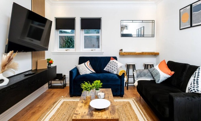 Montrose Apartment | 2-Bedroom – Sleeps 4 Montrose City Centre