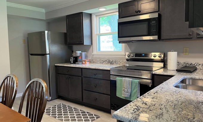 St. Louis House | 2 bedroom sleeps 6 in Affton with mobility ramp