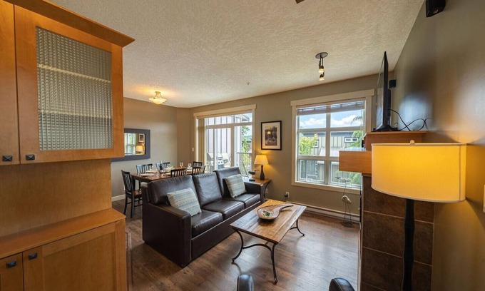 Sooke Cottage | 2 Bedroom Sooke Townhome