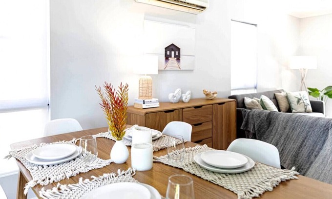 Cannonvale Apartment | 2 Bedroom split level town house with garden