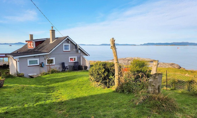 Rennesoy House | 2 bedroom stunning home in Rennesøy
