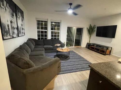 Germantown House | 2 Bedroom Stunning Home
