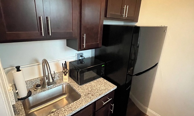 Midtown Apartment | 2 Bedroom Stylish Apartment