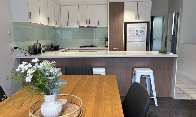Unley House | 2 Bedroom, Stylish Unley townhouse, 3km from city, double garage.