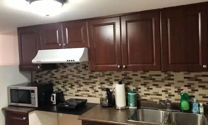 East Credit House | 2 Bedroom suite in central Mississauga.