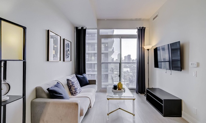Garden District Apartment | 2 Bedroom Suite near Dundas Square