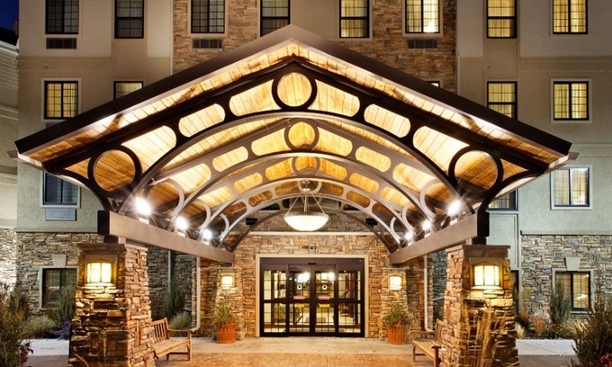 Rossford Condo | 2 Bedroom Suite Near Toledo | Relaxing Retreat with Shared Indoor Pool + Free Breakfast!