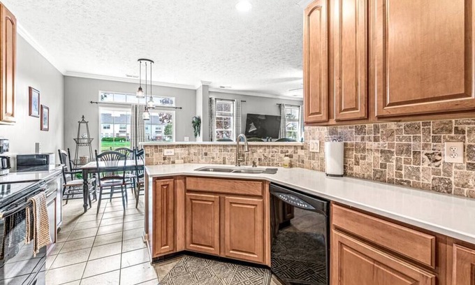 Carmel House | 2 Bedroom Townhome in Zionsville