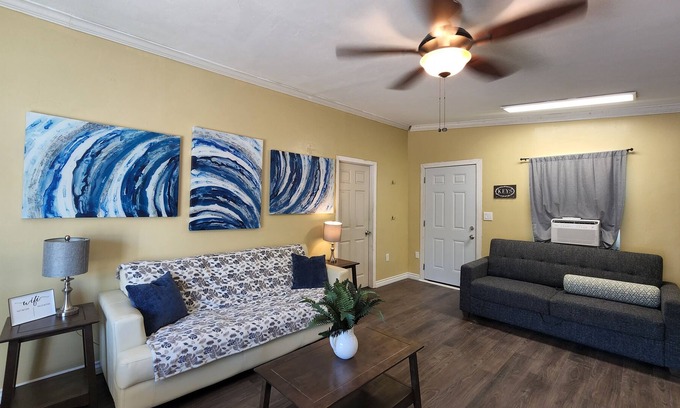 Lincoln Acres House | 2 Bedroom Townhome for your family, conveniently located.
