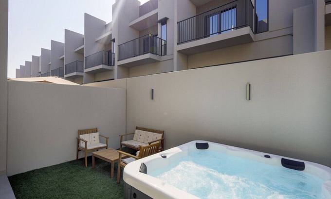 Dubai Ski Chalet | 2 Bedroom Townhouse w/Private Jacuzzi at MAG Eye
