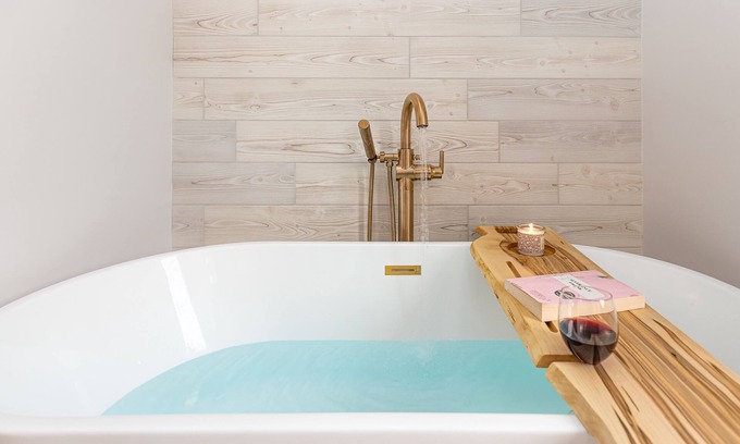 The Galena Territory House | 2 Bedroom Townhouse w/Soaking Tub + Rain Shower
