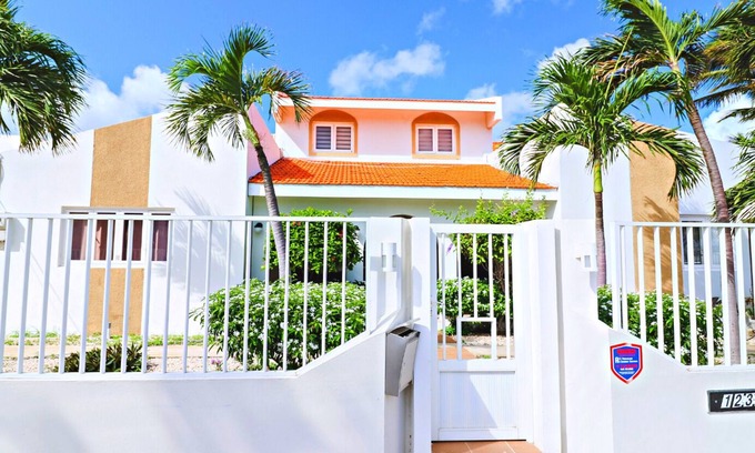 Noord Villa | 2- Bedroom vacation Villa Aruba, pool, walking distance to Eagle Beach!