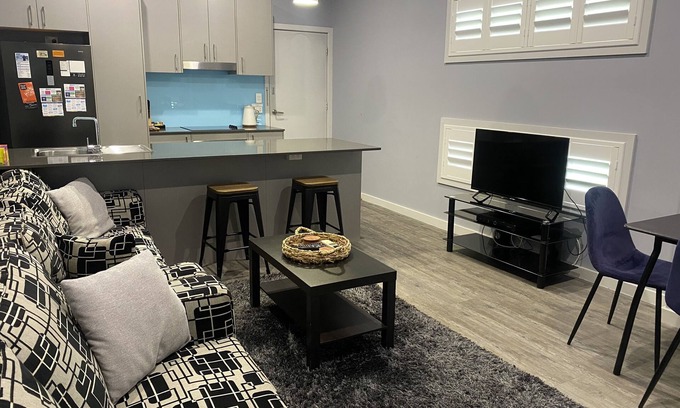 Thirlmere Villa | 2 Bedroom Villa Thirlmere Walk to Town
