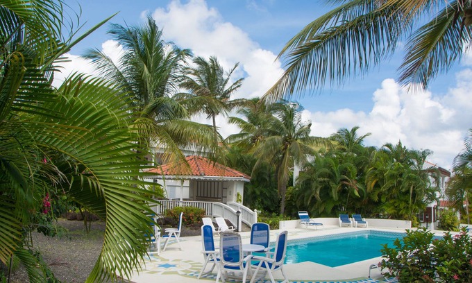 Savannes Villa | 2 bedroom villa with semi private pool in the garden, 5 mins from the beach
