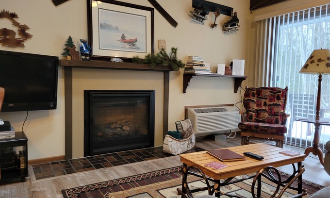 Hill City House | 2 Bedroom with Loft - 2 Bathroom Townhome with easy access to Activities