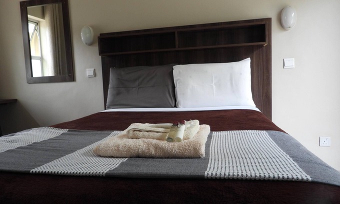 Harare Apartment | 2 bedroomed apartment with en-suite and kitchenette - 2070
