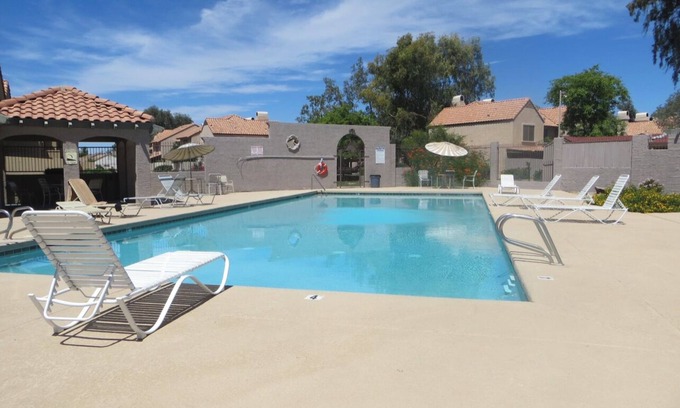 Villa De Paz Condo | 2 bedrooms & 1 full bathrooms in Glendale
