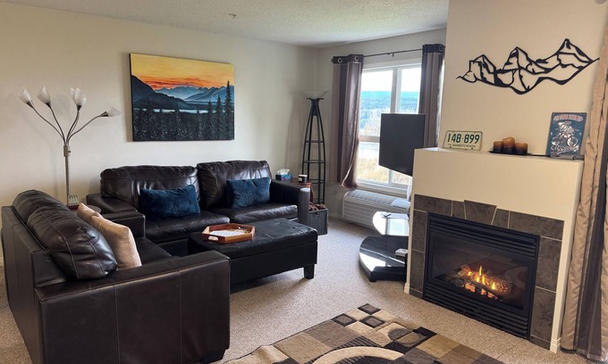 East Kootenay Condo | 2 Bedrooms & 2 Bathrooms | End Unit | Great West Facing View | Hot Tub and Pool