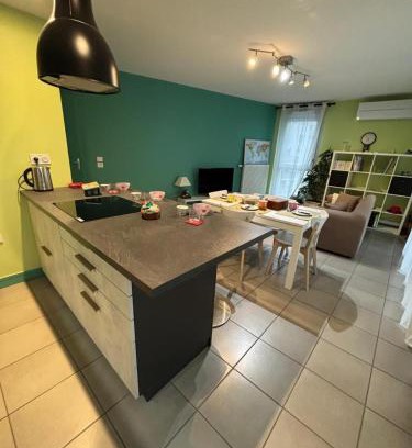 Vaulx-en-Velin Apartment | 2 bedrooms, air conditioning, garage, metro