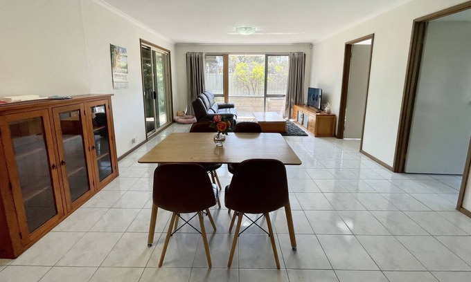 St. Albans House | 2 bedrooms back unit with large backyard