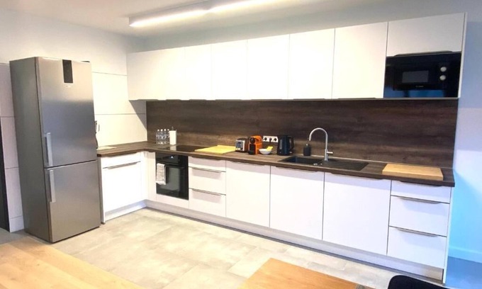 Neudorf-Weimershof Apartment | 2 Bedrooms Flat in Center with Parking