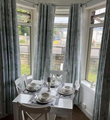 Gorgie Apartment | 2 Bedrooms Holiday home in Edinburgh near City Center