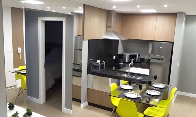 Bigorrilho Apartment | 2 Bedrooms in Batel Soho, condo Clube Sky w/parking space