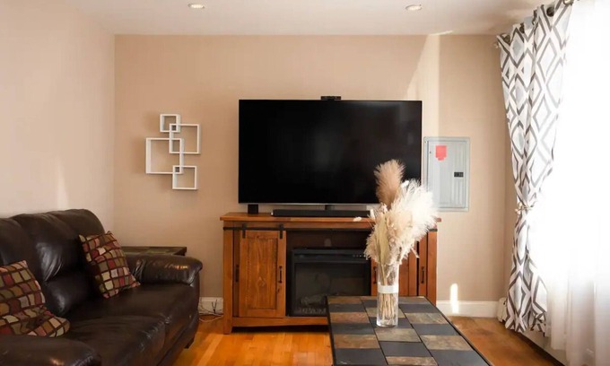 Queens House | 2 Bedrooms in beach town in Queens NYC