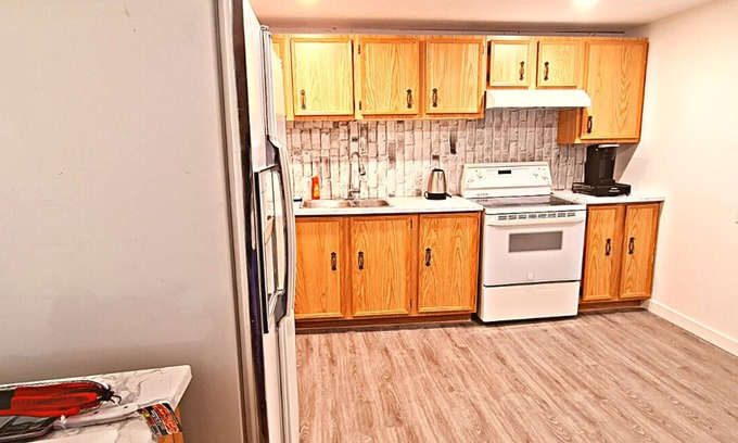 London House | 2 Bedrooms in Entire Home w/Free Parking Near to Hospital and Grocery Stores