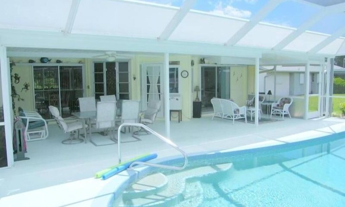 Port Charlotte House | 2 Bedrooms Private Vacation Home In Port Charlotte