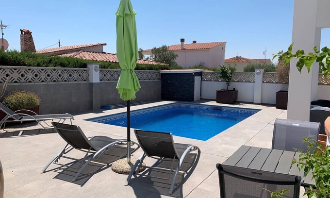 El Mas Fumats House | 2 bedrooms, privat-pool, internet, air conditioning , parking