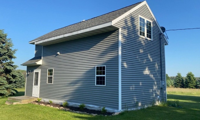 Sturgeon Bay House | 2 Bedrooms - Room to park boat! - Close to water & Potawatomi State Park