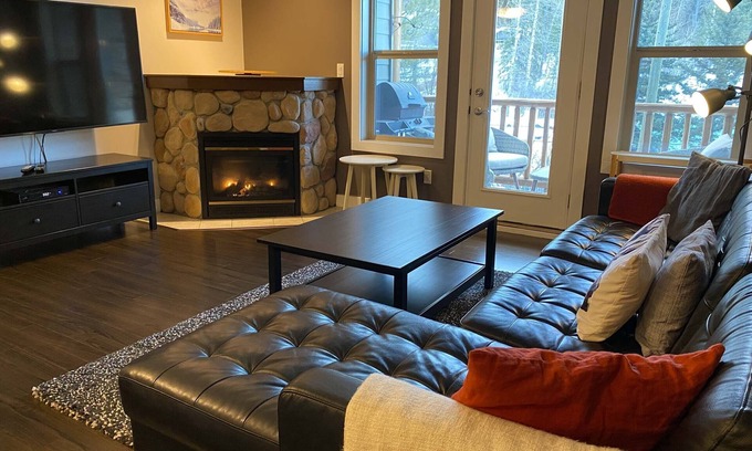 East Kootenay Condo | 2 Bedrooms Sleeps 4 Adults l A/C