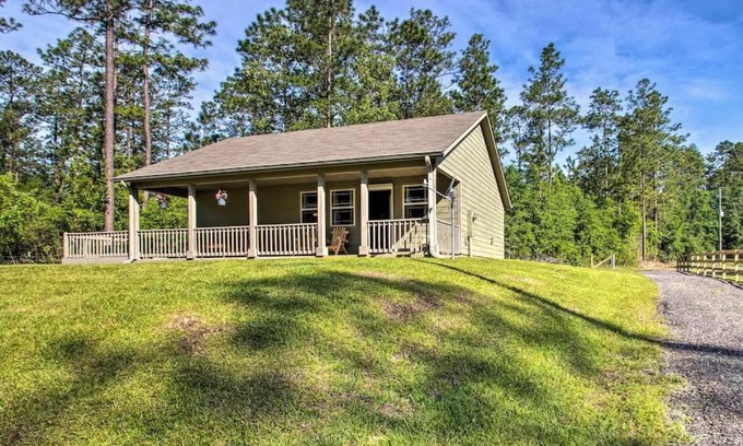 Milton House | 2 Bedrooms, Sleeps 4 with Horse Stalls!