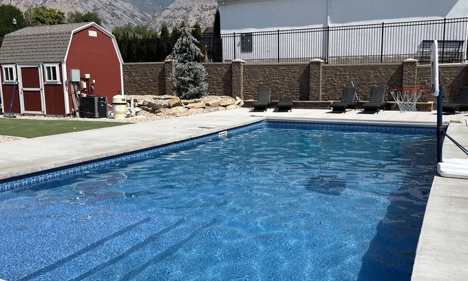 Pleasant Grove Apartment | 2 Bedrooms, Sleeps 6, Pool, Hot tub, putting green, XBox room
