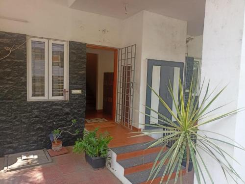 Madipakkam Apartment | 2 Bedrooms Spacious Family Home with Kitchen Madipakkam - 20 mins from Airport
