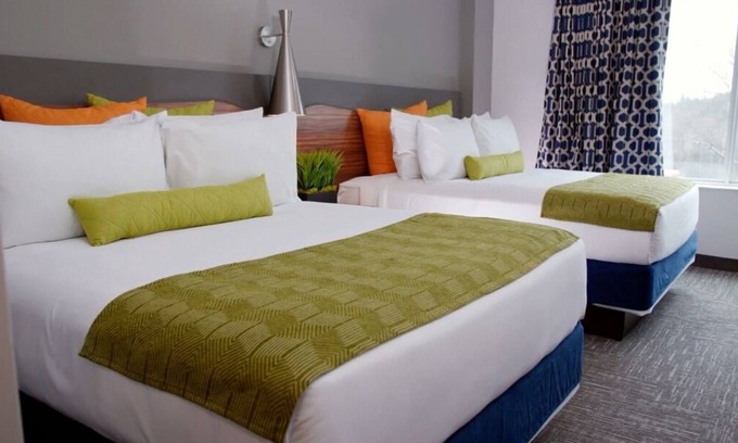 Circleville Resort | 2 Big Rooms w/Balconies! Waterpark, Arcade & Indoor Activities Available Onsite