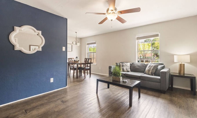 Central Arlington Apartment | 2 Blocks from AT&T Stadium ★ Comfy Beds ★ Inviting