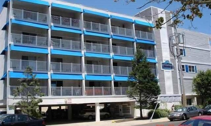 North End Condo | 2 Blocks To Boards/Beach And Shopping, Pool on premisis