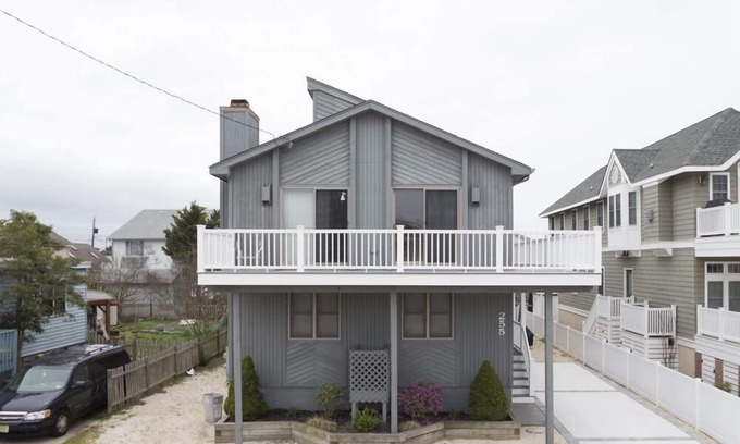 Stone Harbor House | 2 blocks to the beach, short walk to downtown shopping, restaurant and entertainment, 1/2 block to the municipal fishing pier which is well maintained and lit for nighttime fishing. Large Deck, Cleaning Included. 4 off street parking spaces.
