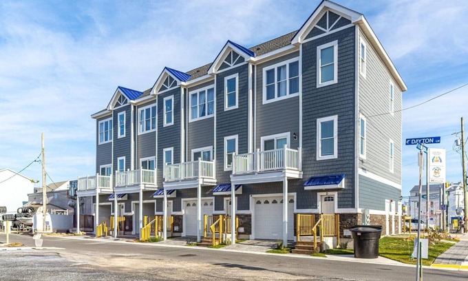 Ocean City House | 2 Br/2Ba townhouse in downtown OC by Rt 50 bridge, perfect location for festival goers