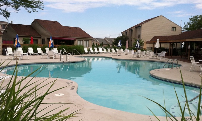 Port Clinton Condo | 2 BR -2Bath-1st flr unit-Pool- 20% off a 3 night stay in Sept and Oct 2025