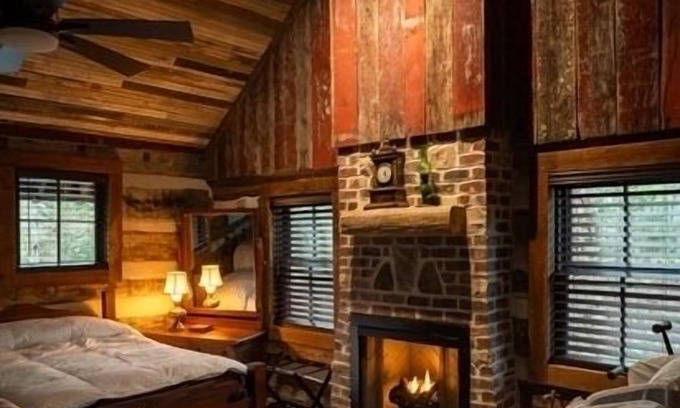 Rutherfordton Cabin | 2-BR, 3 B 1860 hand hewn log cabin in peaceful setting Rutherfordton WiFi, AC